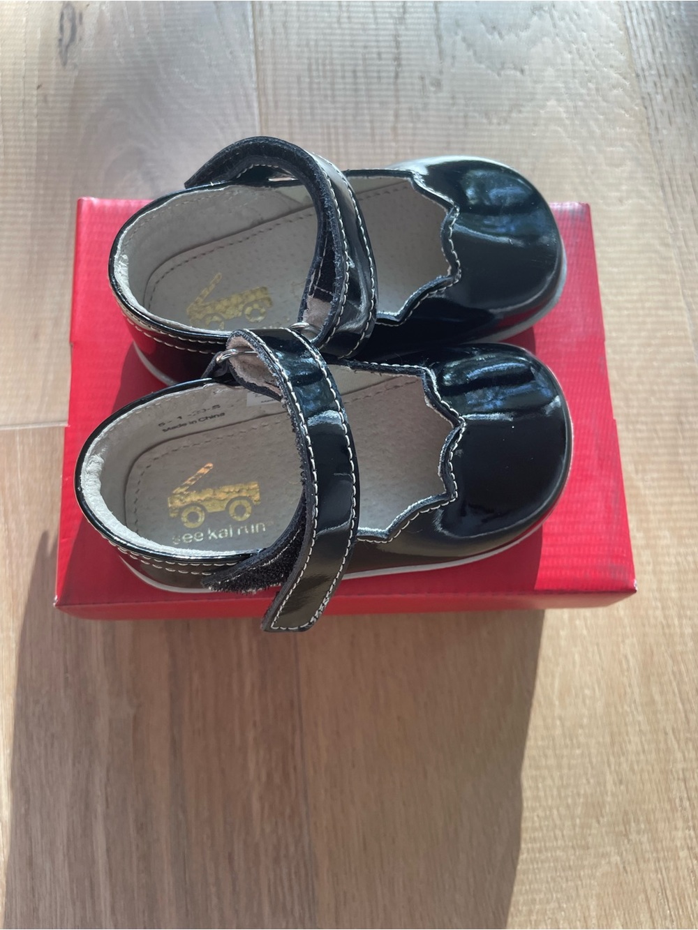 See Kai Run Patent Leather Mary Janes - Size 5 - Like New